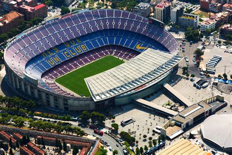 Wie heißt das fußballstadion in barcelona