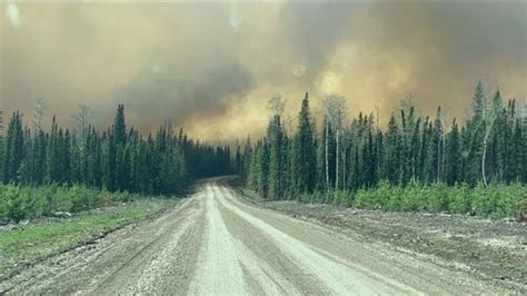Wildfires continue in Alberta as premier, prime minister discuss aid plan