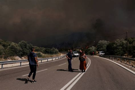 Wildfires slowly abate in Greece but temperatures rise