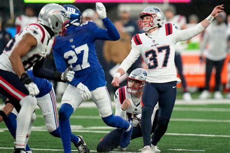 Will Patriots change kickers after missed game-tying field goal? Bill Belichick answers