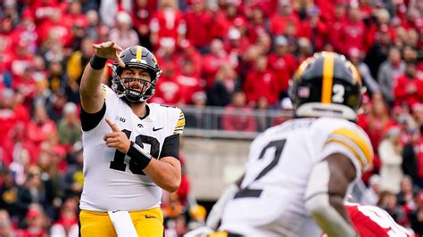 Williams’ 82-yard TD sparks Iowa to 15-6 win over Wisconsin. Badgers lose QB Mordecai to hand injury