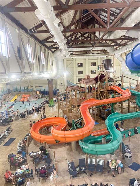 Williamsburg water park. The Hal Rogers Family Entertainment Center is home to the Kentucky Splash Water Park. The center includes an 18,000 square ft. wave pool, a drift river, a kiddy activity pool, a triple slide complex, a double slide tower, a go-kart track, a championship miniature golf course, an arcade, a batting cage, and a driving range. You'll have … 
