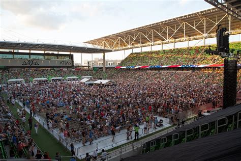 Willie Nelson's Fourth of July Picnic returns to Q2 Stadium for 50th anniversary