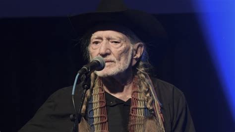 Willie Nelson honored with Texas educational endowment