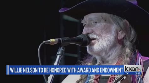 Willie Nelson honored with prestigious Texas award: 'We're here tonight to clap for Willie.'