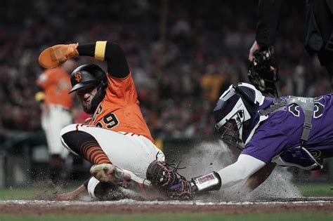 Wilmer Flores draws bases-loaded walk for go-ahead run, Giants come back twice to beat Rockies 9-8