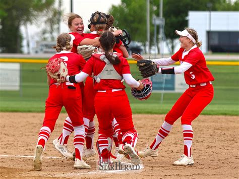 Wilmington High softball team knocks off New Castle Sports ...