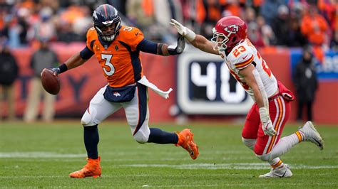 Wilson, Simmons lead Denver Broncos to first win over Chiefs since 2015