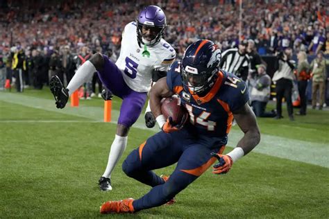 Wilson, Sutton hook up for winning TD as Broncos rally to end Vikings' 5-game winning streak, 21-20