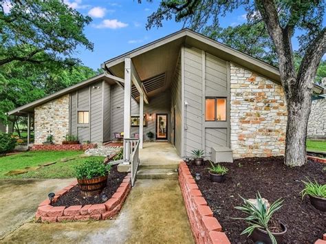 Wimberley tx homes for sale. Kasey Mock Keller Williams Realty Austin. $412,000. 4 Beds. 2 Baths. 1,912 Sq Ft. 17 Country Place Dr, Wimberley, TX 78676. Welcome to your Hill Country oasis just a stone's throw from the charming city of Wimberley! This 4 bed, 2 bath, 1912 SF home is the epitome of comfort and style. 