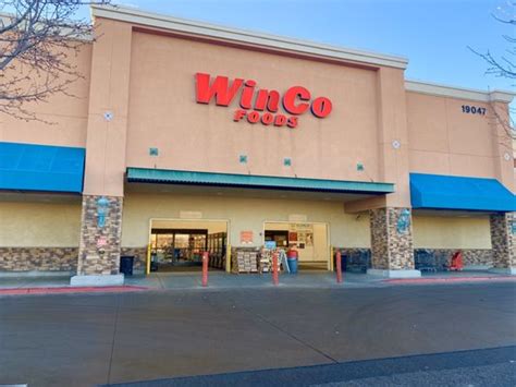 Winco apple valley. Going to see some Ghetto, it is MoVal after all. A lady almost backed over me in the parking lot and then yelled at me, "You saw me backing out yo!" I guess she missed the pedestr 