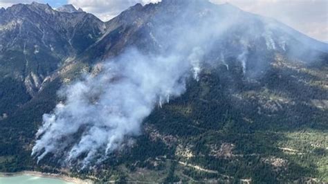 Wind gusting up to 70 km/h poses challenges in B.C. wildfire fight: fire service