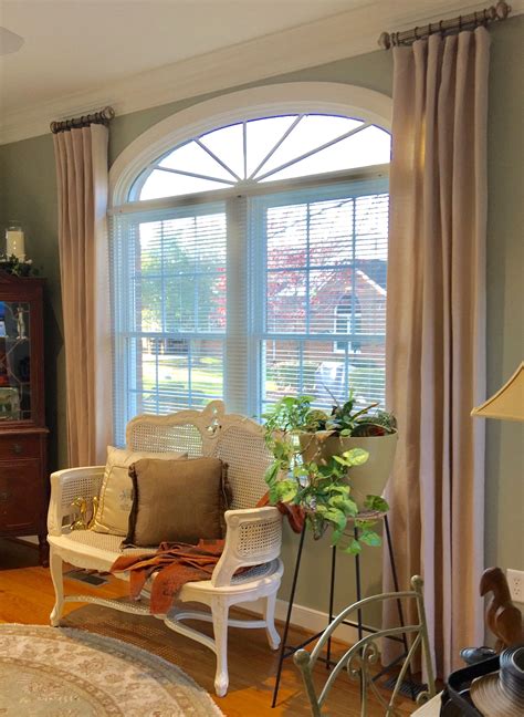 Window treatments for arched windows. Remember that arched blinds also work for circular windows. Two arched blinds can combine to create an elegant window treatment. If there's a "standard" window underneath your arch, choose your window treatment wisely. Try to find a style that works for both arched and rectangular windows. 