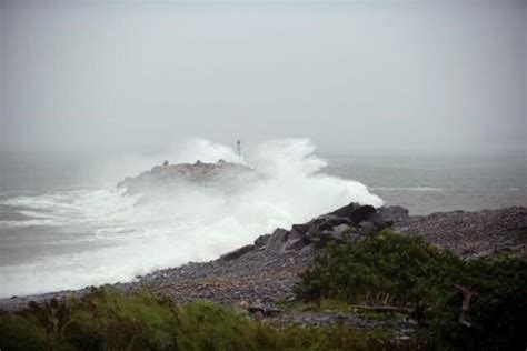 Winds pick up, power outages mount as hurricane Lee heads for Atlantic Canada