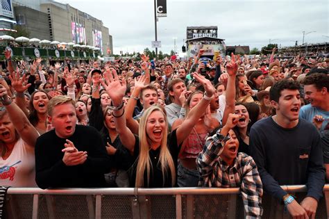 Windy city smokeout. Feb 9, 2023 · Windy City Smokeout has announced its music lineup for this coming July, with headliners including Zach Bryan, Darius Rucker, Luke Bryan and Zac Brown Band. The four-day festival devoted to ... 