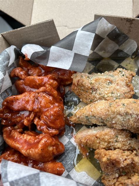 FAN PACK #4 (FEEDS 7-8) Shows off all of our Fan Packs, which are our catering combos. Traditional & Boneless Wings in bulk, that come with fries, veggies, and Dipr's.. 