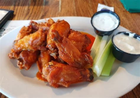 Wings Plus :: Best American in Fairfax :: Order Online