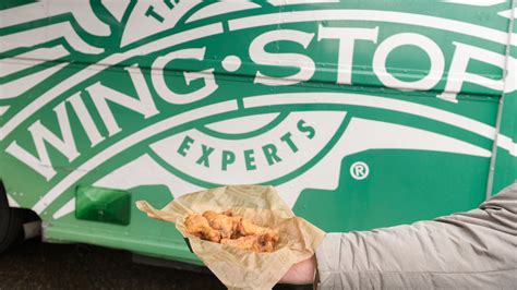Wingstop hourly pay. Wingstop Team Member Pay. Also sometimes referred to as crew members, the average Wingstop hourly pay rate for this position is $11.17 an hour. This means you’ll make an average of $446 a week and a yearly salary of $23,233. The Wingstop team member’s job responsibilities are to maintain and clean the restaurant, take orders, and prepare food. 