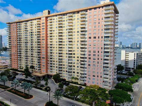 Winston towers sunny isles. Things To Know About Winston towers sunny isles. 