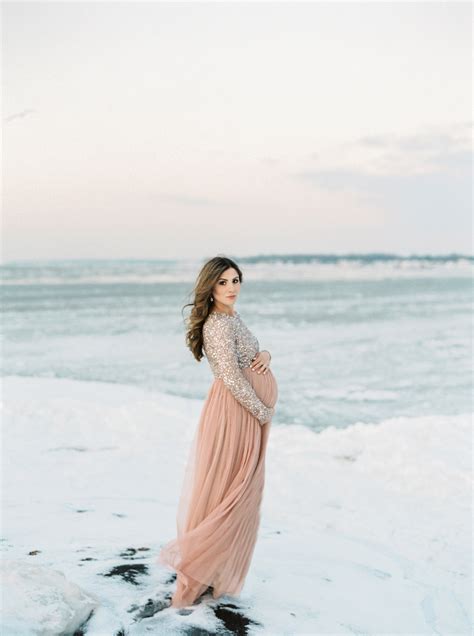 Winter maternity shoot. Here are 55 maternity Christmas photoshoot ideas to get after this season! Send Me the Download! 1. Winter Wonderland. The snowy woodlands near your neighborhood are great for Christmas maternity photo shoots! Find yourself a lace or faux fur winter white maternity dress or a coat. 