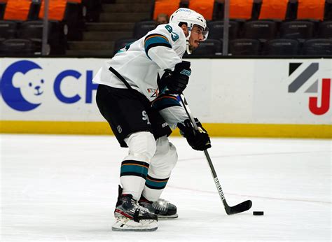 With a fresh start, young winger makes impact in San Jose Sharks debut