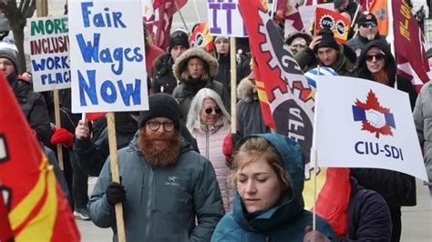 With strike mandate in hand, federal union expected to make an announcement Monday