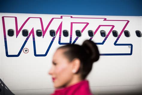 Wizz Air CEO Deepens Schedule Cuts to Counter Travel Turmoil