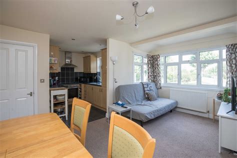 Woking - 1 Bed Flat, Ravenswood Court, GU22 - OpenRent