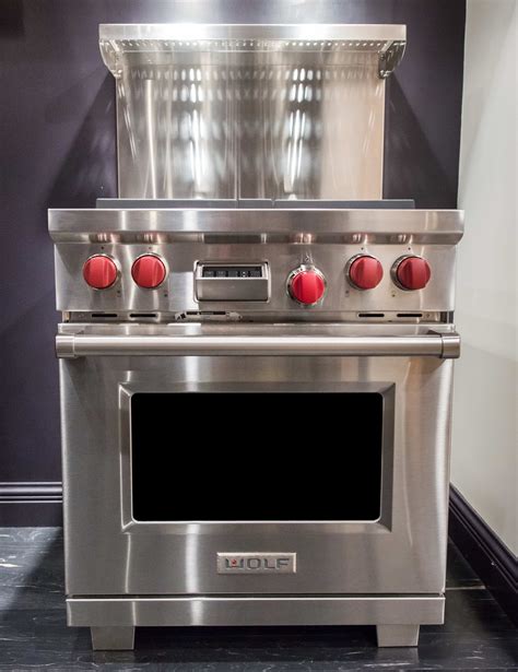 Wolf 30 inch gas range. Wolf and BlueStar are both American, family-owned companies. In many ways, these two ranges are similar, without advanced controls unlike Jenn-Air, Miele or even Wolf''s own dual fuel range. However, there are a number of differences to consider before opting for either range. We will look at both companies, products and then compare. 