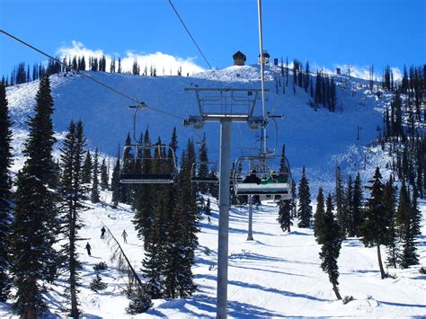 Wolfcreekski - General Information Skiable Acres 1,600 Vertical Drop 1,604 feet Base Elevation 10,300 feet Summit Elevation 11,904 feet Longest Run 2 miles - Navajo Trail Annual Snowfall 430 Natural Inches "The Most Snow in Colorado" Lift Capacity 12,000/hr Area Comfortable Crowd 5,100 skiers Location San Juan/Rio Grande National Forest; Highway 160, Wolf Creek Pass; Between Pagosa […] 