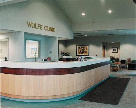 Wolfe clinic. Jan 20, 2023 · Wolfe's clinic is cordoned off to one wing of the resort, with rooms featuring everything from massage beds to light therapy for moods. A member of Wolfe’s team uses a CellSonic machine, ... 