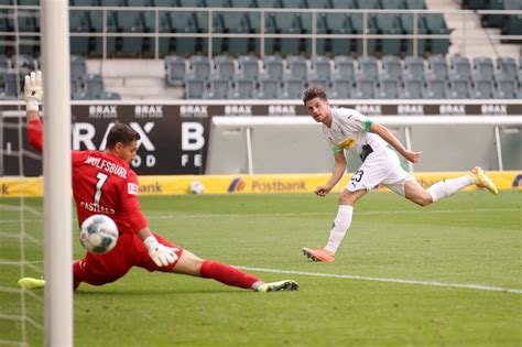 Wolfsburg’s European hopes hit in loss to Gladbach