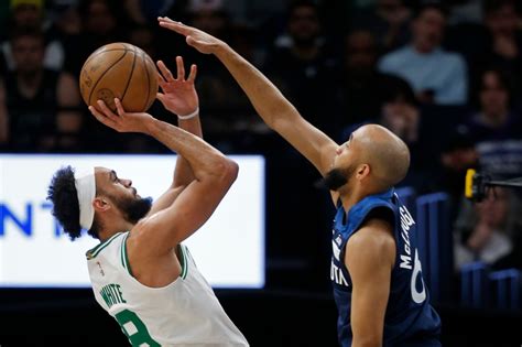 Wolves drop fifth straight at home, fall to Celtics 104-102