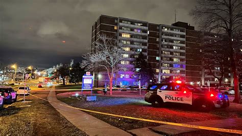Woman, 2 toddlers found without vital signs at Scarborough apartment building