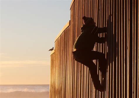 Woman dead in fall at US-Mexico border
