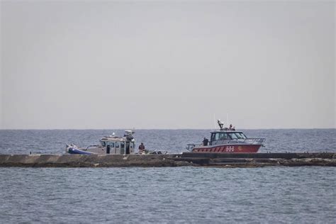 Woman dies, 6 people hospitalized after boat hits Chicago breakwall and capsizes in Lake Michigan