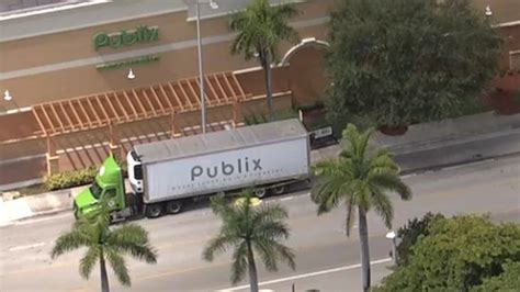 Woman fatally struck by Publix truck outside Fort Lauderdale store