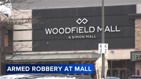 Woman robbed at gunpoint in Woodfield Mall parking lot, suspect leads police chase