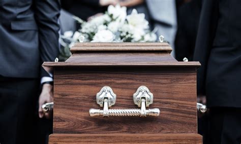 Woman who knocked on inside of coffin during her wake dies