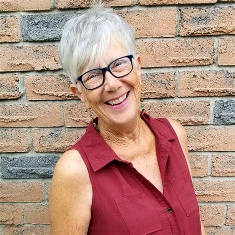 A side-swept long pixie hair cut is eye-catching and chic. This is a great shape for girls with glasses or those wanting to highlight their facial features. Short hairstyles for women over 50 can still be very stylish and chic. Stay away from rounded shapes, and keep the pixie soft and angular. Instagram @over50ideas.