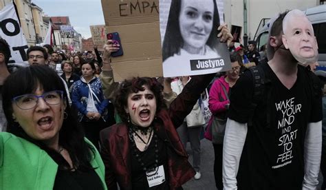 Women in Poland protest alleged police hostility against patient who took abortion pill
