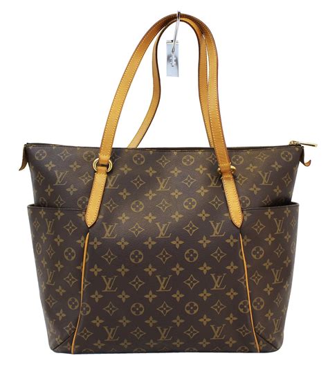 With Louis Vuitton’s women's shoulder bags and cross-body bags, enjoy modern, hands-free carry as well as the Maison’s inimitable style. Choose from soft or structured shapes, classic or on-trend designs, many with removable or adjustable straps: LV Pont 9, Dauphine, Twist, Petite Malle, Coussin, Alma and many more.. 