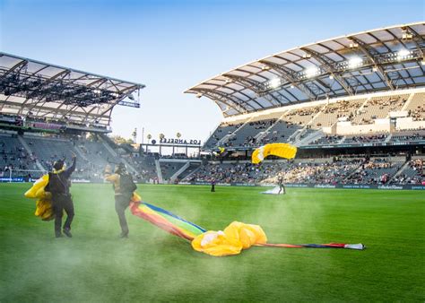 Women skydivers jump into San Diego Wave FC match to celebrate Pride Month