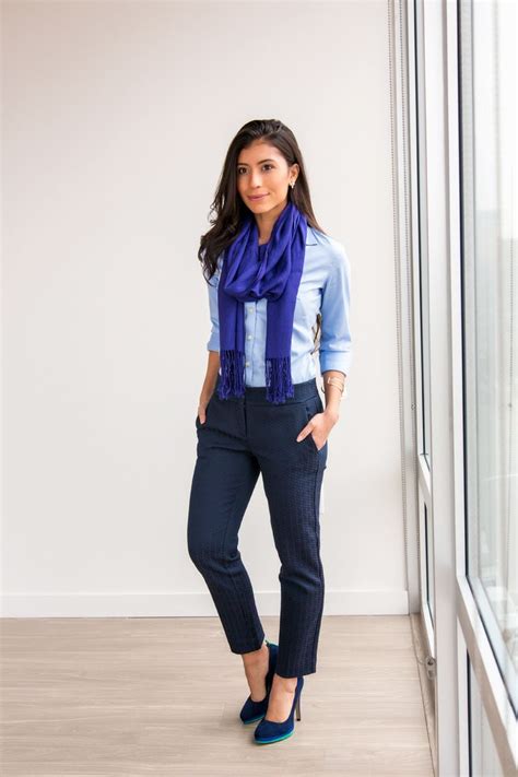 Womens business casual. Here are some types of women’s business casual clothing items: Well-fitting slacks or tailored pants in neutral colors such as black, navy and gray. Comfortable pants such as chinos. Classic ... 