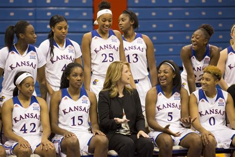 Womens ku basketball. Apr 1, 2023 · KU is 14-5 all-time in the WNIT and has now reached the finals for the second time, first since 2009 when the Jayhawks set a school and Big 12 Conference record for attendance with 16,113 fans at Allen Fieldhouse. Saturday’s championship game will be the first all-time meeting between Kansas and Columbia in women’s basketball. 