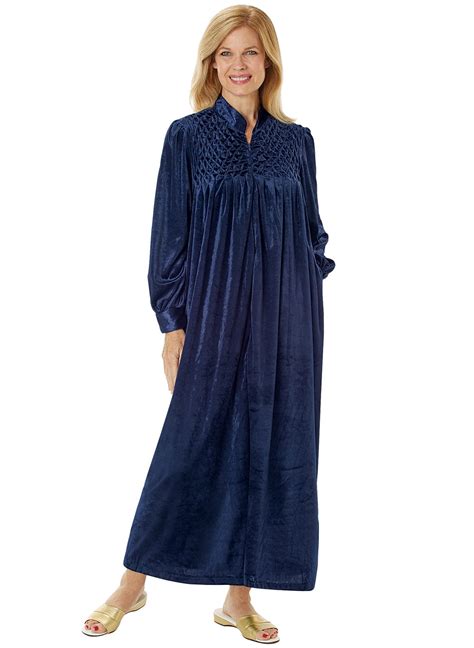 WOMENS LONG ZIPPER FRONT ROBE: Womens long length robe with front zipper is easy to put on and take off. 2 large pockets will keep hands warm while holding remotes, glasses, keys, and more. Zipper starts mid length for easy leg mobility and sitting. This microfiber teddy sherpa robe is high quality with durable construction.. 