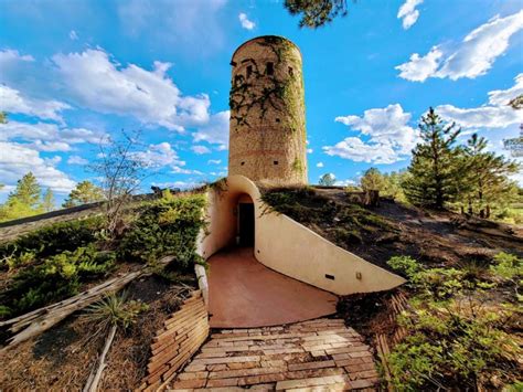 If you ever find yourself drawn to the allure of nature, check out this list of the most unique Airbnbs in Colorado, USA. 1. Wonder Haus in Pagosa Springs (from USD 350) If you are looking for a unique cabin-in-the-woods experience, Wonder Haus will give you that kind of ambiance with a unique twist.. 