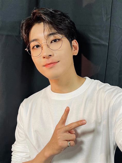 Wonwoo & Mingyu SEVENTEEN Usai Allo Bank Hangout: Goodbye, Sayang! Hiburan ? 2 minggu yang lalu 