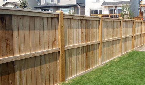 Wood fence cost per foot. What are the Typical Fence Costs? Most average sized back yards are between 150-250 linear feet. Some larger sized yards are 300-400 linear feet. For a ... 