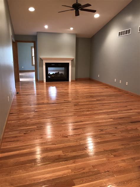 Wood floor color. Natural flooring colors provide a neutral base that allows the room’s other elements to shine. Consequently, you’ll want to choose colors such as white, gray, and … 